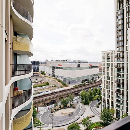 Appartamento Fabulous Westfield 2 Bed Londra Esterno foto