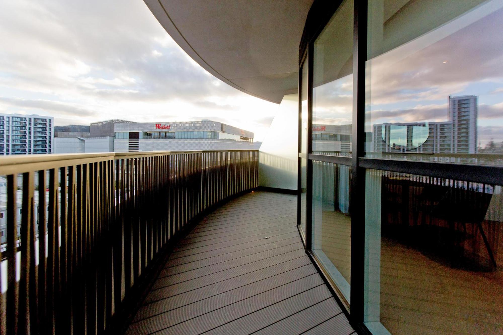 Appartamento Fabulous Westfield 2 Bed Londra Esterno foto